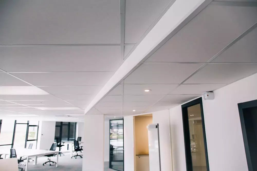 plafond en dalles minérales